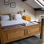White Hart 3* Bouth
