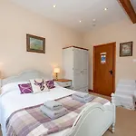 White Hart 3*