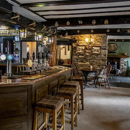 White Hart 3*